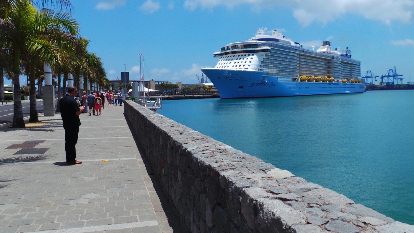Anthem of the Seas at the Santa Catalina pier in Las Palmas