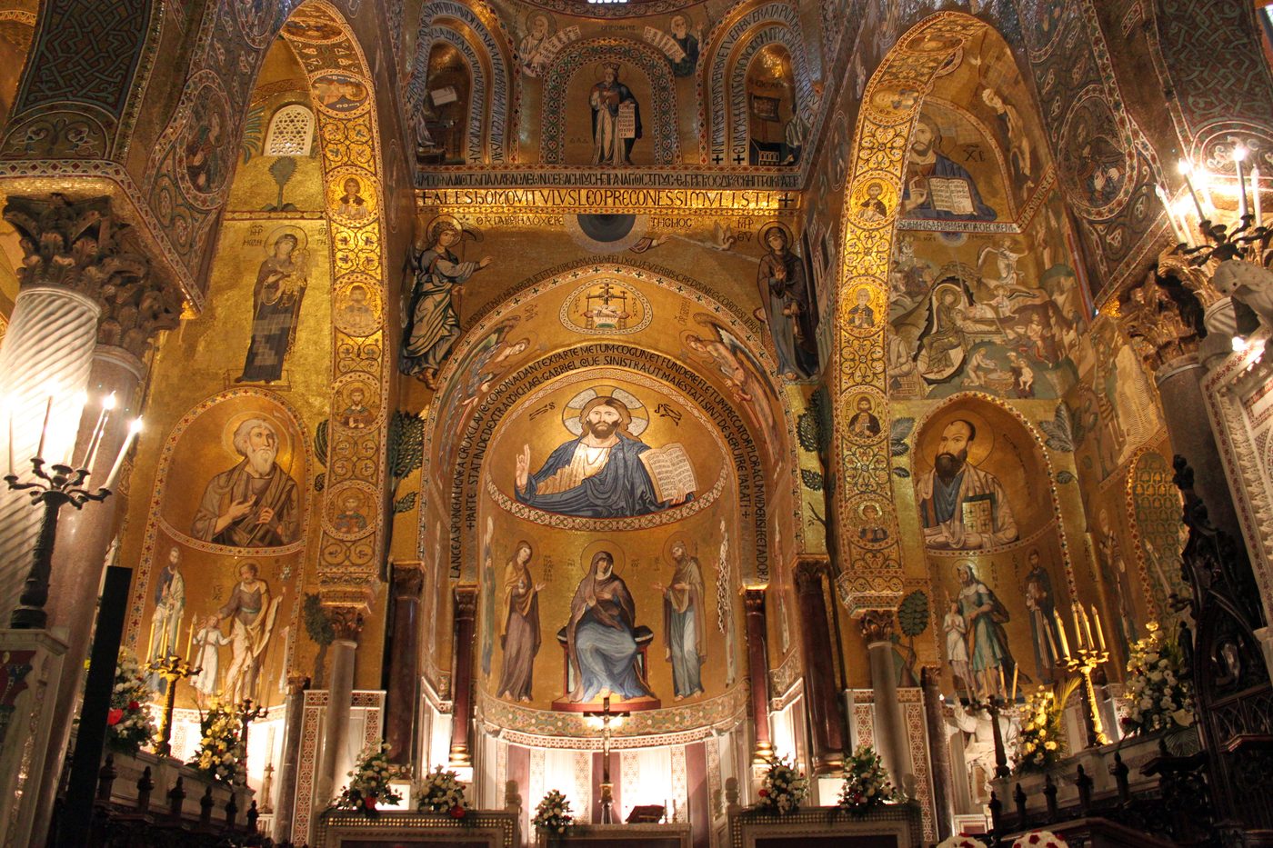The gold mosaics inside the Palatine Chapel